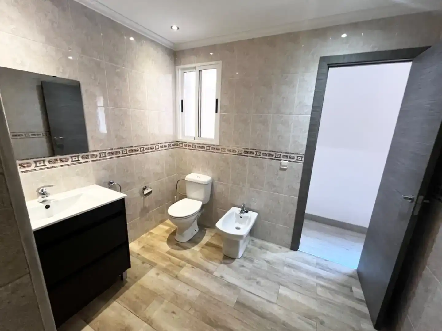 Badezimmer von Wohnung zur Miete in L'Eliana mit Klimaanlage und Balkon