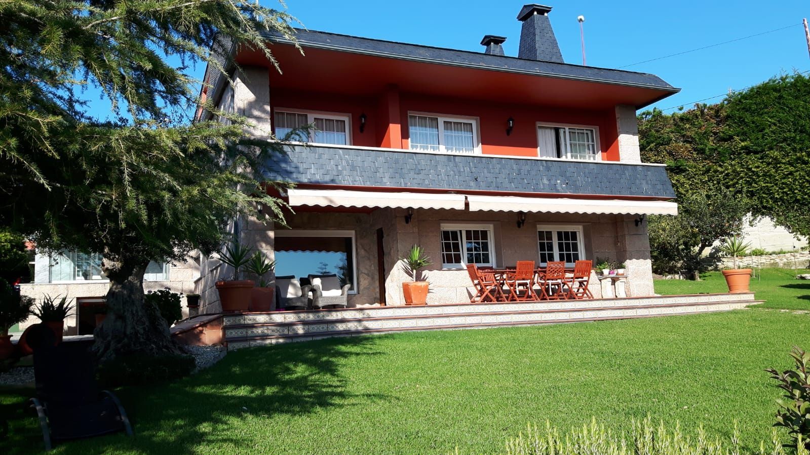 Vista exterior de Casa o chalet en venta en Vigo  con Jardín privado, Parquet y Balcón