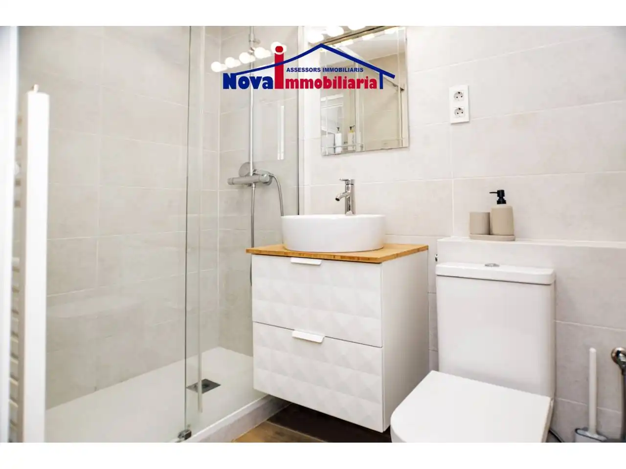 Badezimmer von Haus oder Chalet zum Verkauf in Sant Esteve Sesrovires mit Klimaanlage, Heizung und Privatgarten