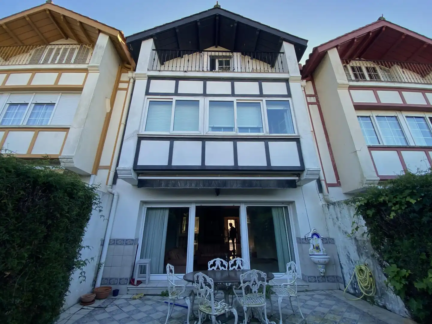 Vista exterior de Casa adosada en venta en Loiu con Calefacción, Jardín privado y Terraza