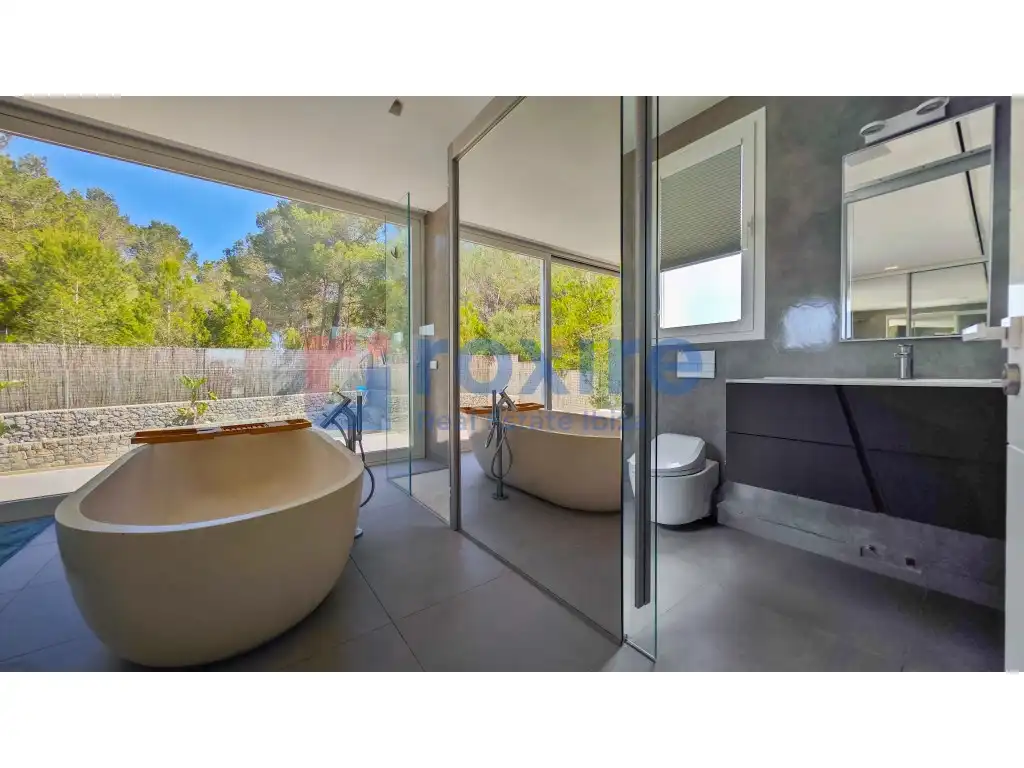 Bany de Casa o xalet en venda en Santa Eulària des Riu amb Aire condicionat, Jardí privat i Terrassa
