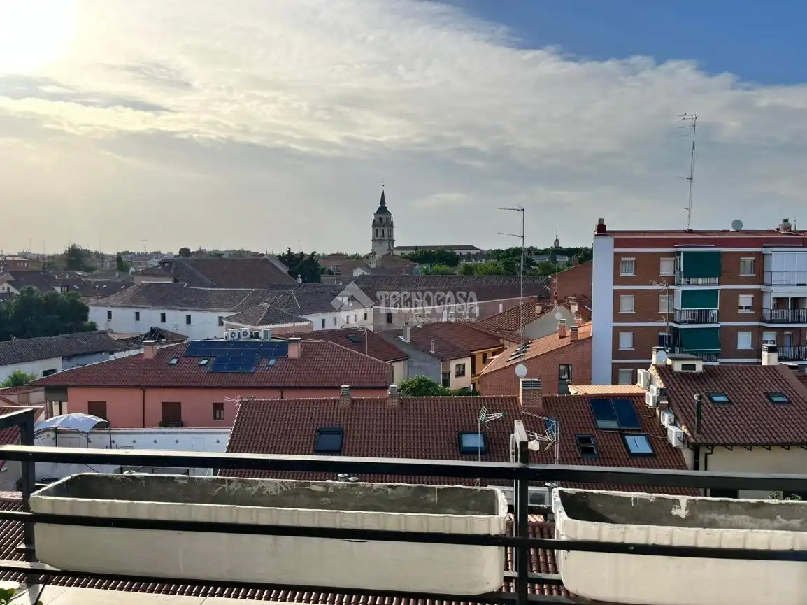 Vista exterior de Piso en venta en Alcalá de Henares con Aire acondicionado, Calefacción y Terraza