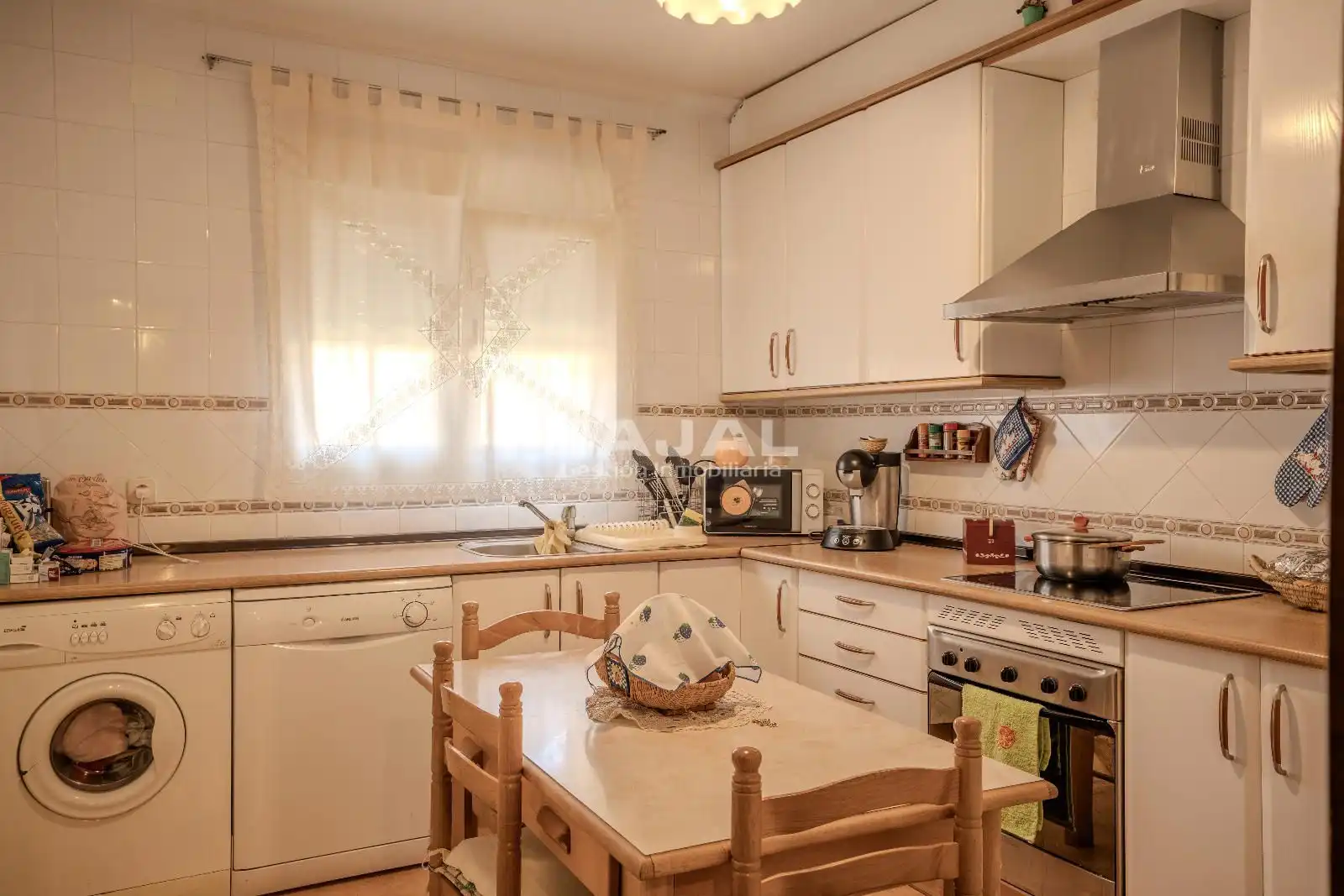 Cocina de Casa adosada en venta en Riaza con Calefacción y Jardín privado
