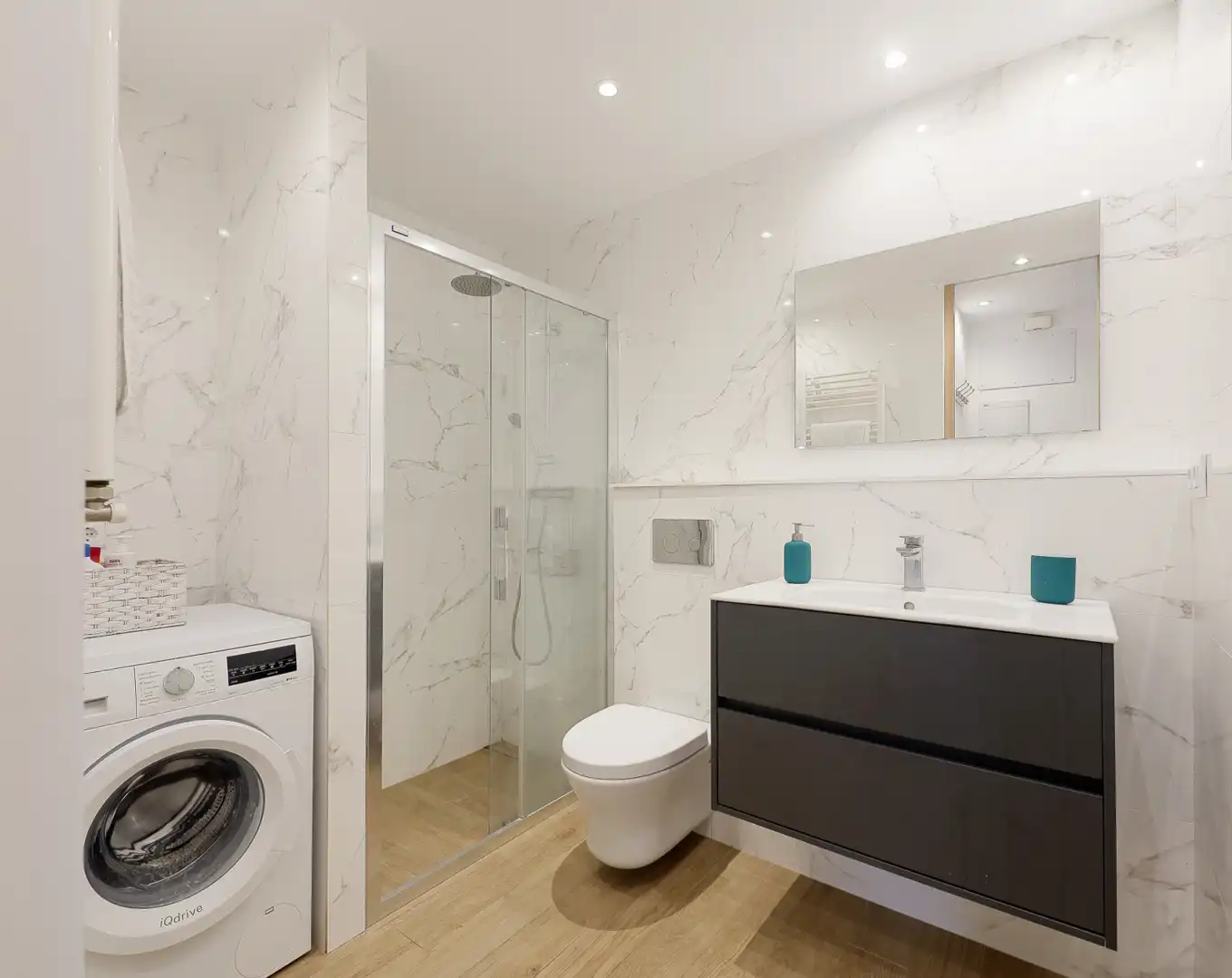 Baño de Piso de alquiler en Gijón  con Calefacción y Amueblado