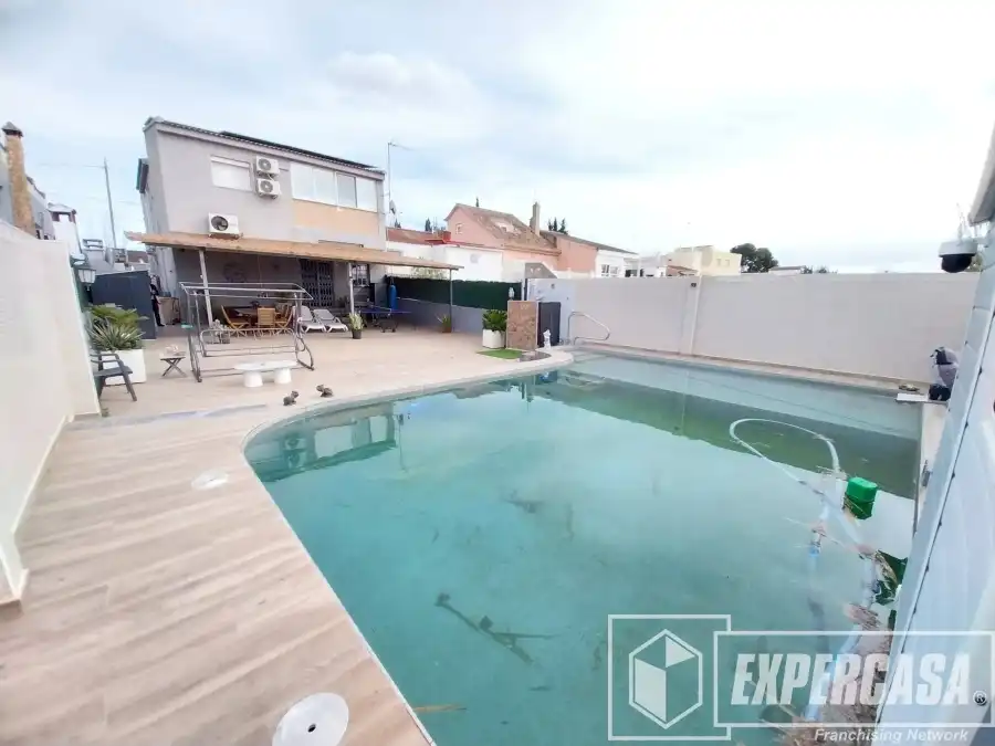 Swimming pool of Houses for sale in Torrent  with Air Conditioner, Heating and Terrace