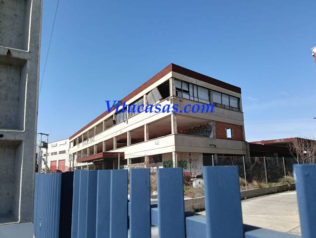 Terreno industrial en Venta en Calle de Daza Valdés, 9 en Las Dehesillas - Vereda de los Estudiantes