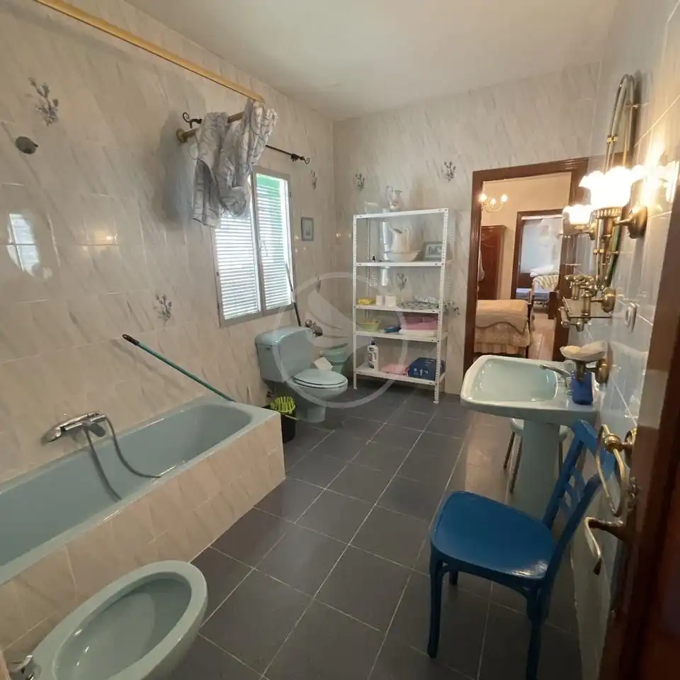 Bany de Casa o xalet en venda en Linares amb Aire condicionat i Terrassa
