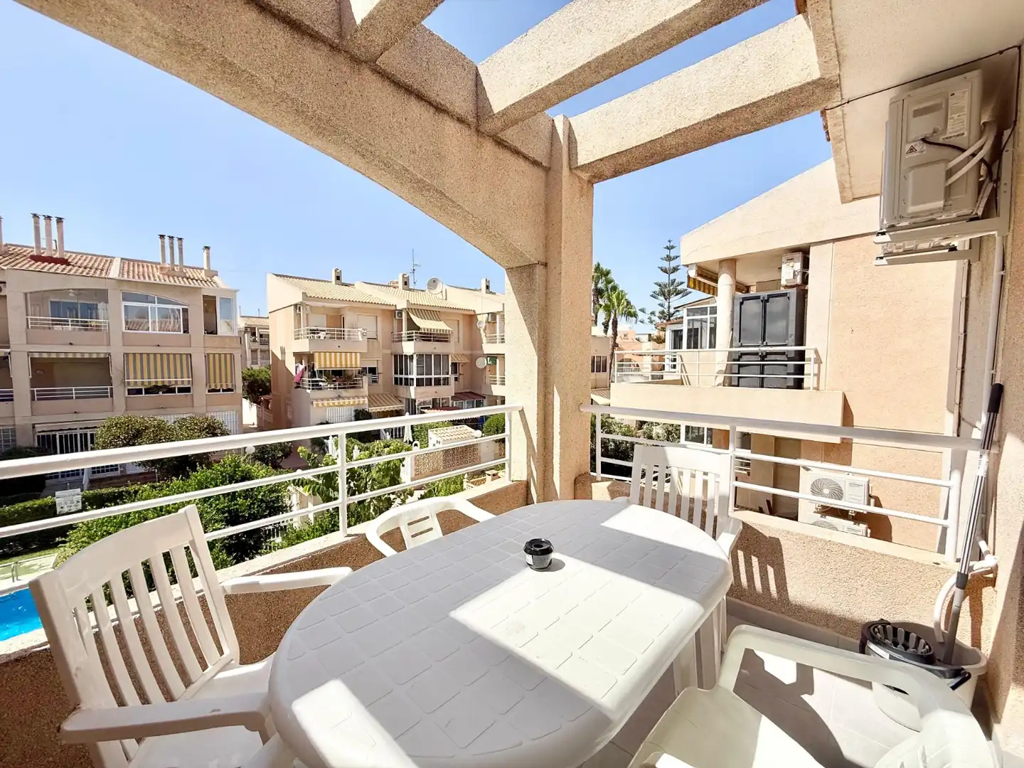 Terrasse von Wohnungen zur Miete in Torrevieja mit Klimaanlage, Heizung und Terrasse