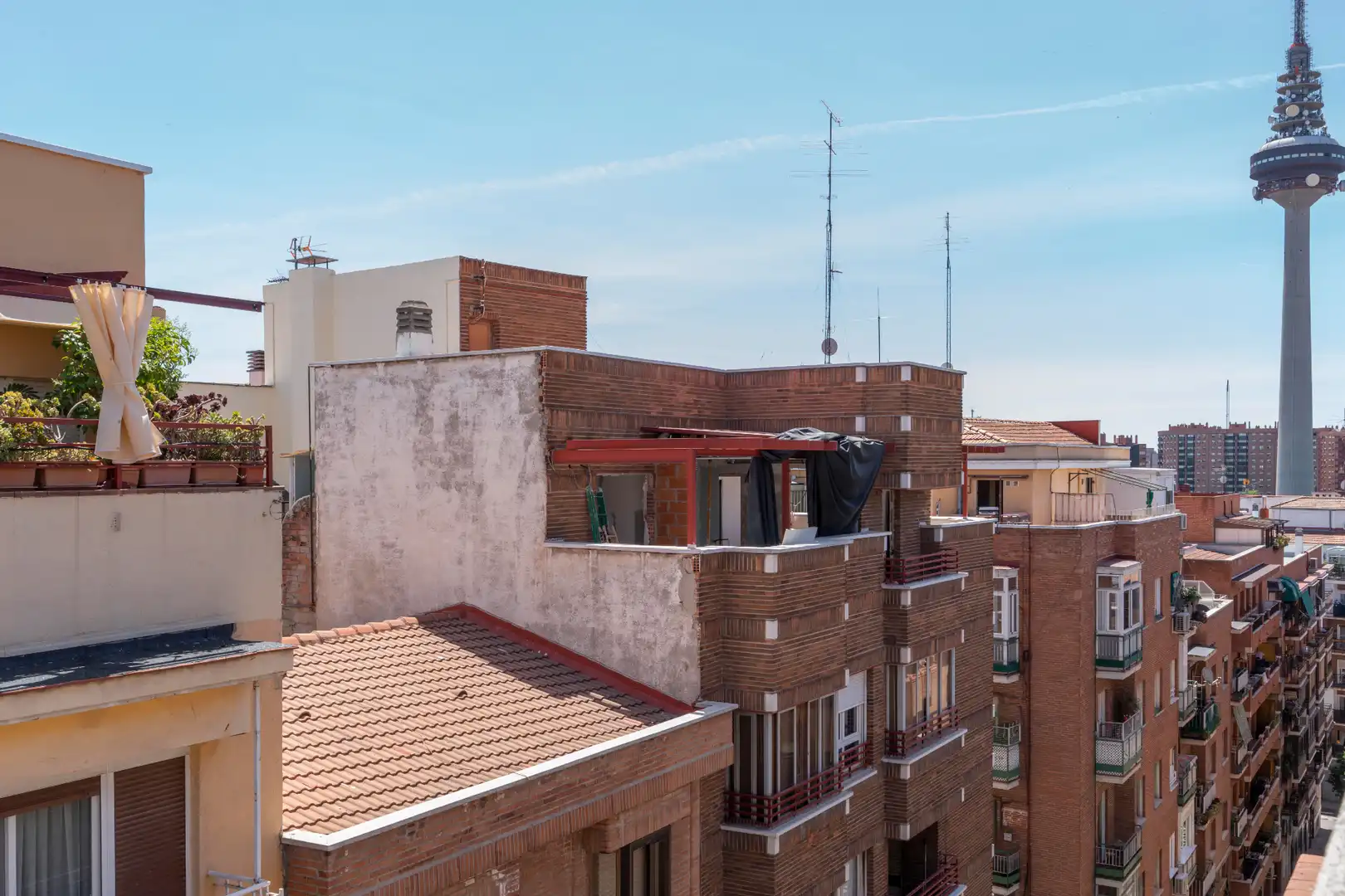 Außenansicht von Dachboden zum Verkauf in Madrid mit Klimaanlage, Heizung und Parkett
