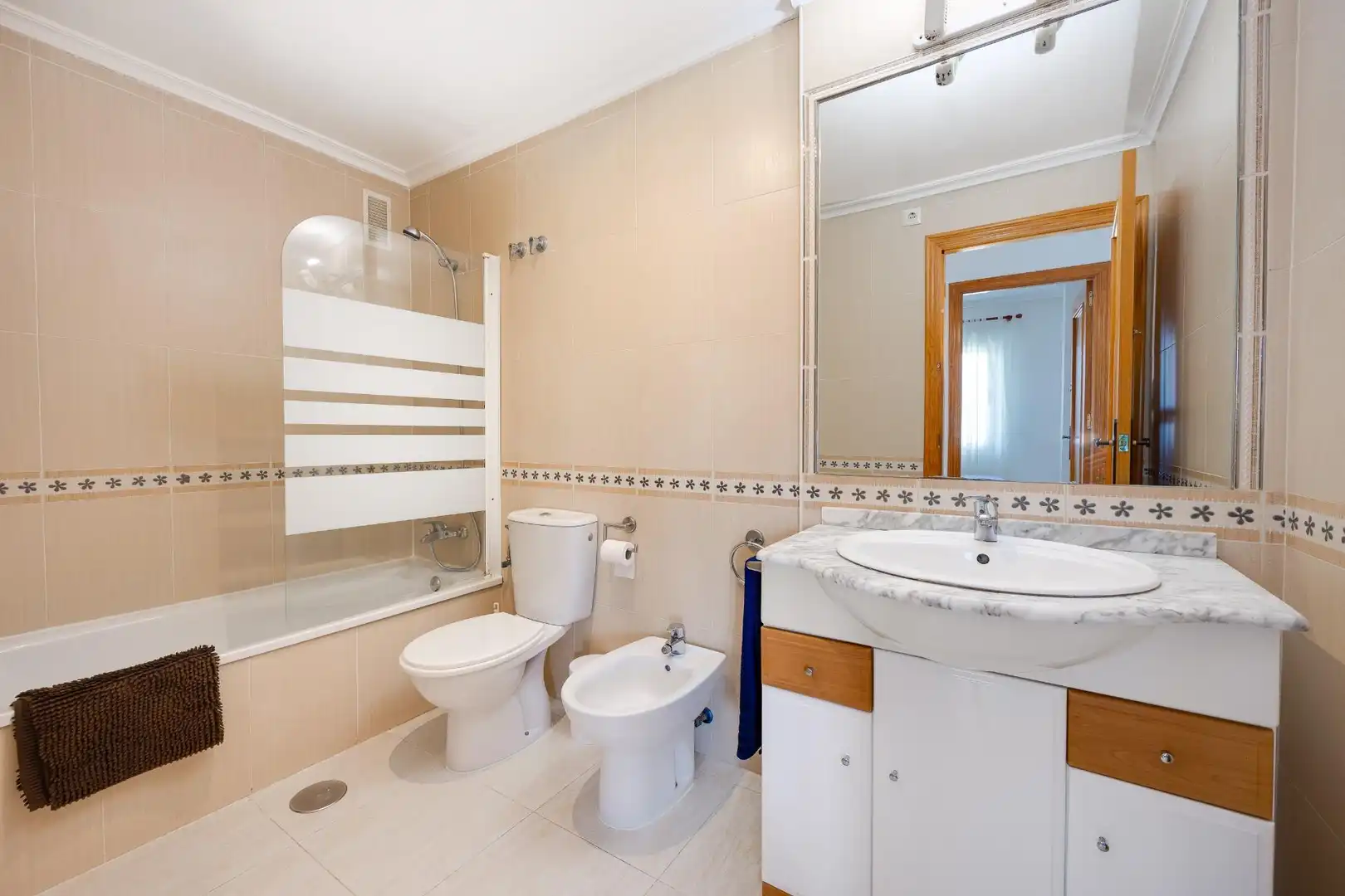 Baño de Piso en venta en Orihuela con Aire acondicionado, Amueblado y Piscina comunitaria