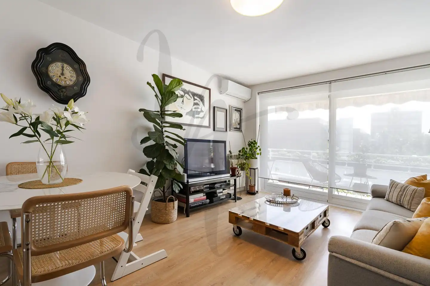 Flat for sale in Carril Del Conde, Canillas