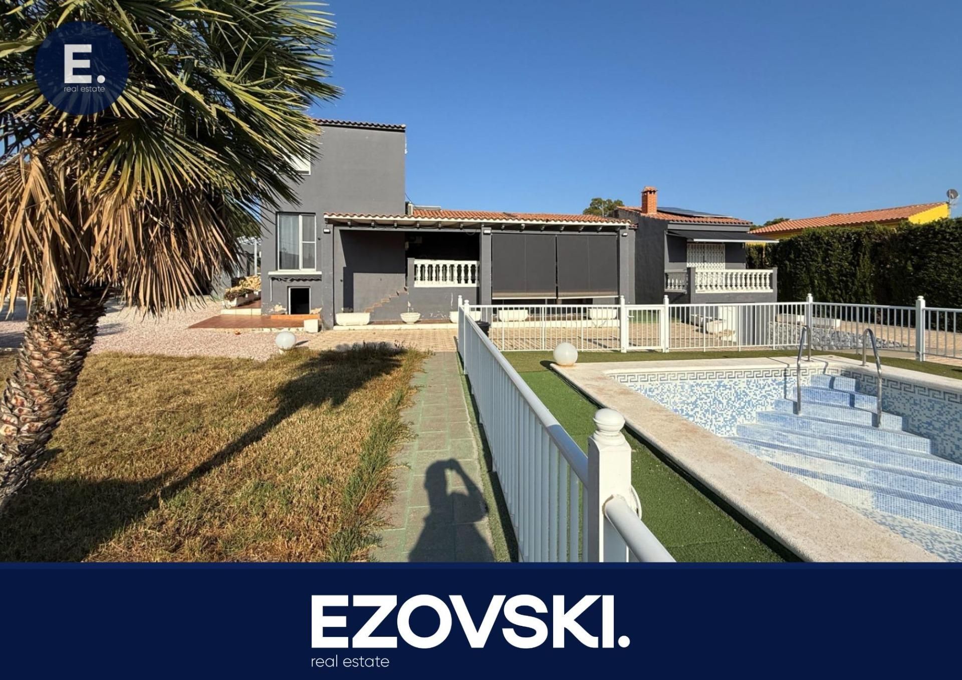 Vista exterior de Casa o chalet en venta en Alicante / Alacant con Aire acondicionado, Calefacción y Jardín privado