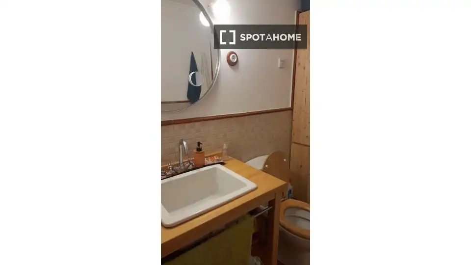 Bany de Pis de lloguer en L'Hospitalet de Llobregat amb Aire condicionat, Calefacció i Moblat