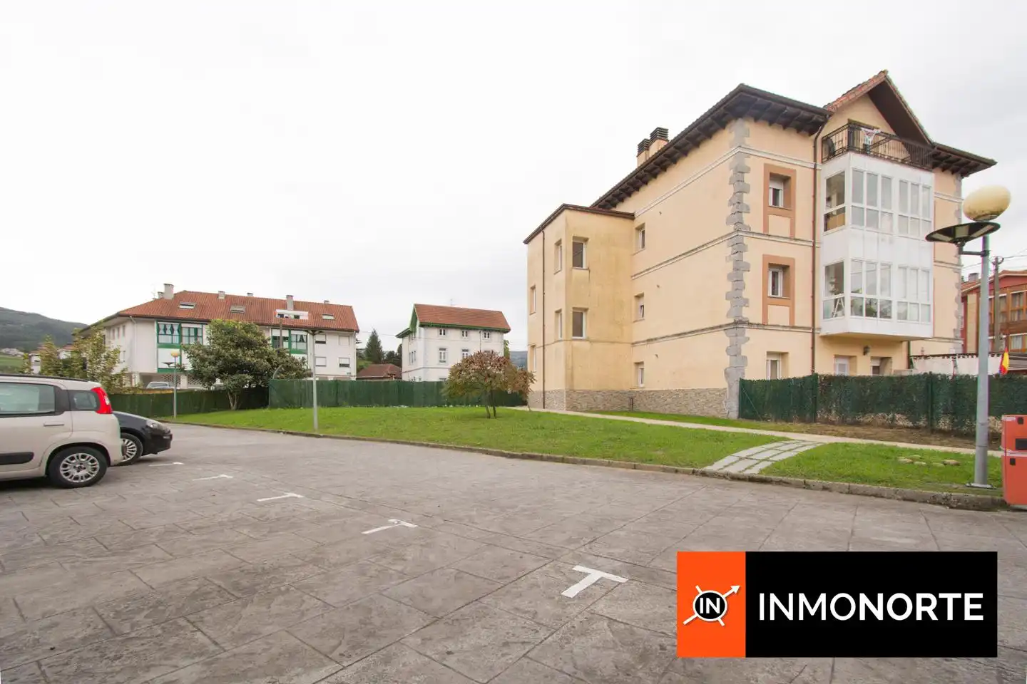 Parkplatz von Wohnung zum Verkauf in Ampuero mit Heizung, Möbliert und Gemeinschaftspool