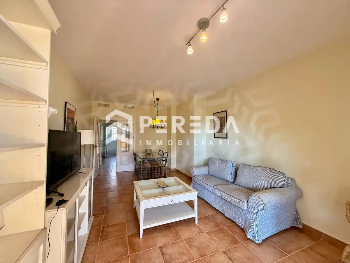 Sala d'estar de Apartament en venda en Roquetas de Mar amb Piscina comunitària
