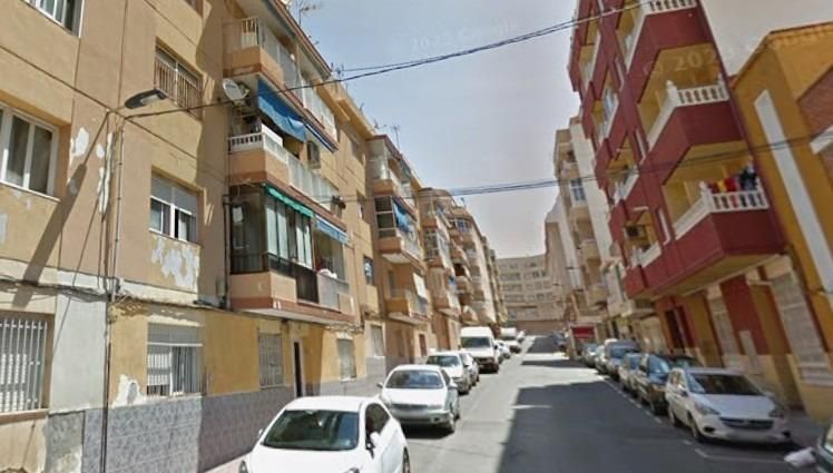 Vista exterior de Pis en venda en Torrevieja amb Terrassa i Balcó