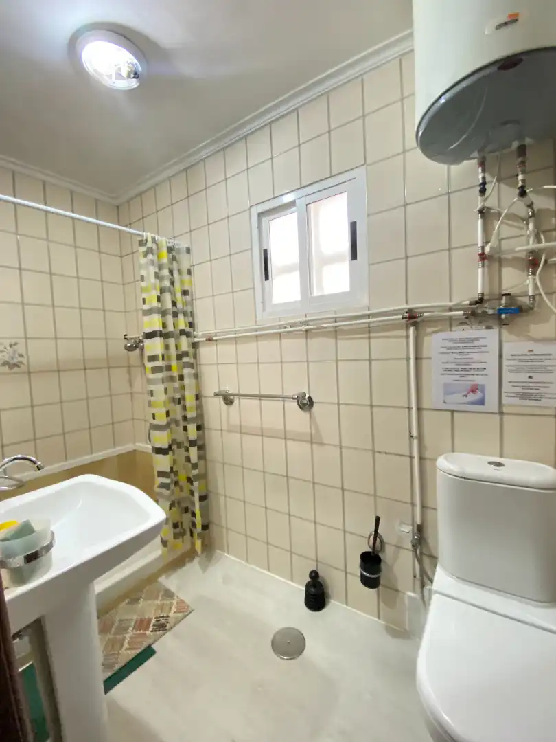 Baño de Casa adosada en venta en Santiago de Compostela  con Calefacción, Trastero y Amueblado