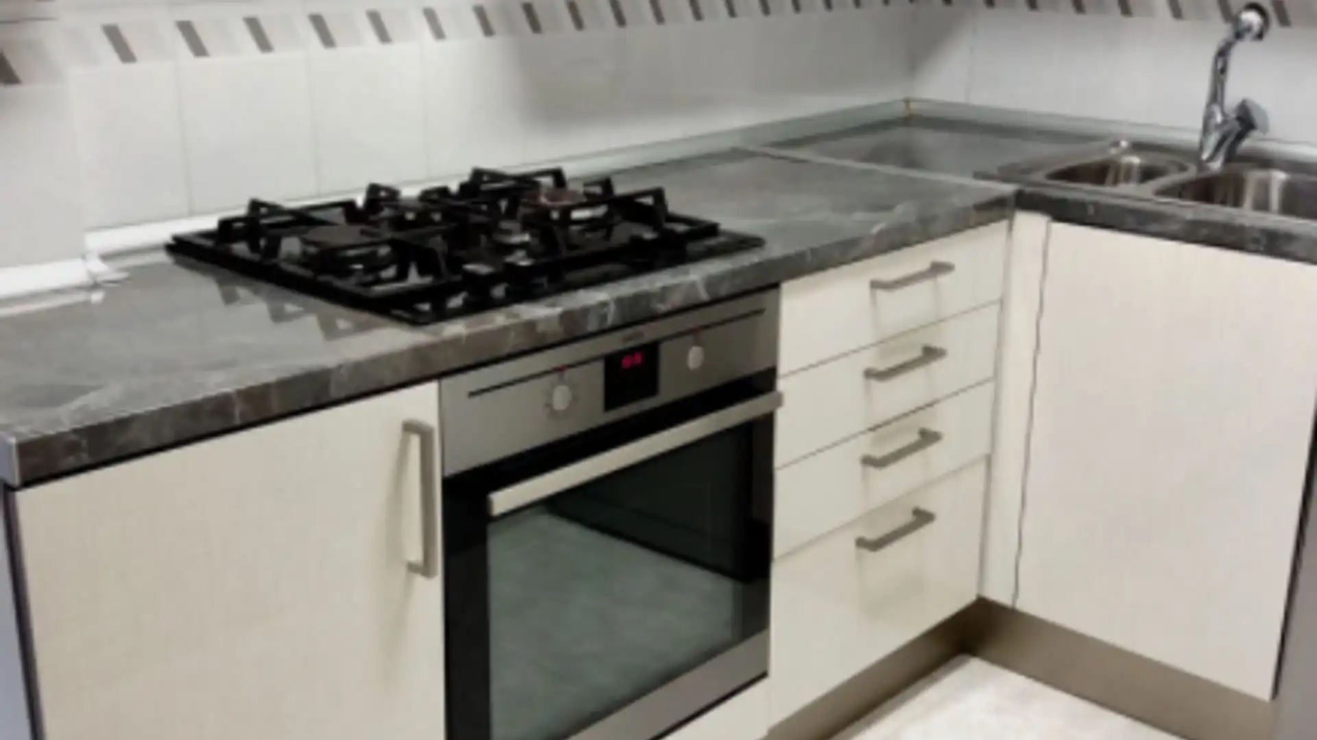 Kitchen of Flat for sale in  Zaragoza Capital  with Air Conditioner, Heating and Terrace