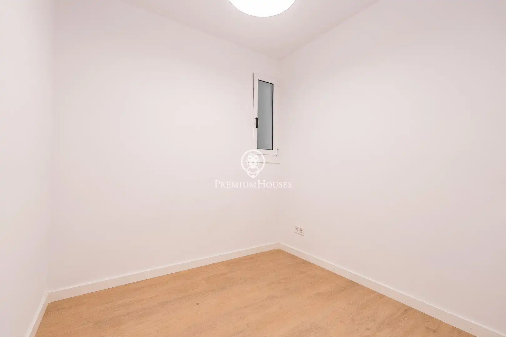 Apartments for sale in Barcelona  with Parquet flooring