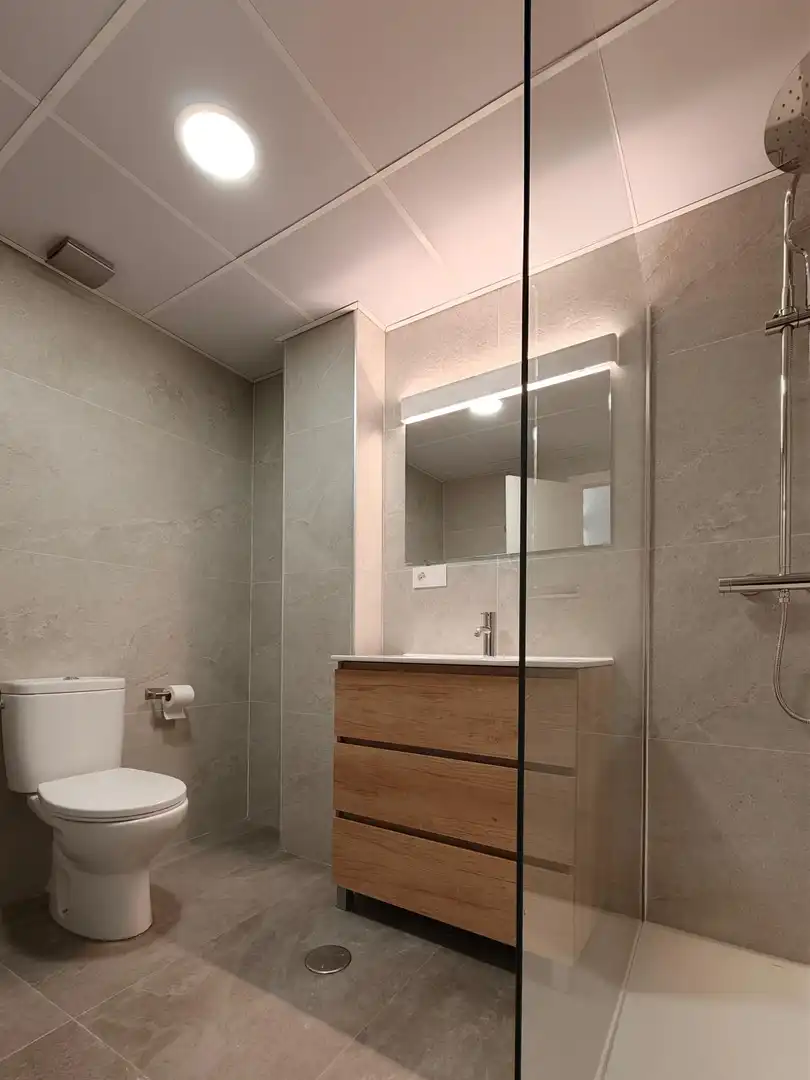 Baño de Piso de alquiler en Benalúa - Babel