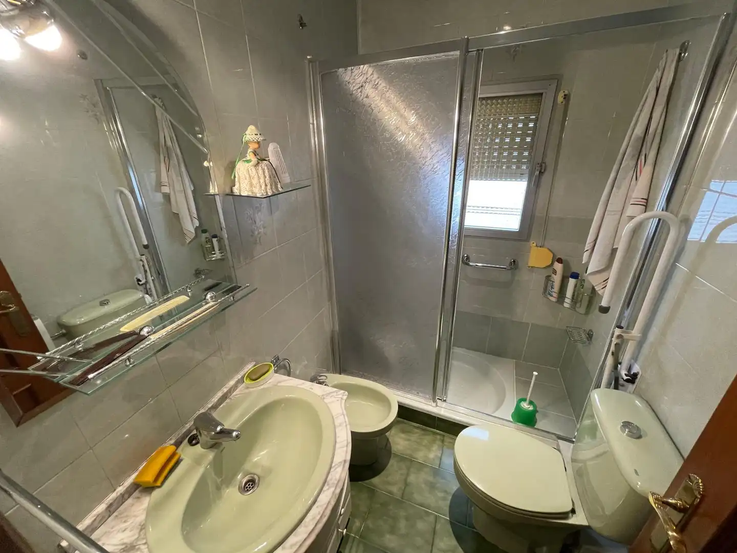 Baño de Piso en venta en Madrid con Calefacción, Amueblado y Horno