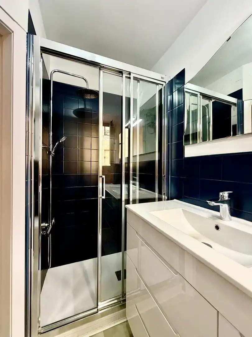 Bathroom of Study for rent in  Madrid Capital  with Air Conditioner and Balcony