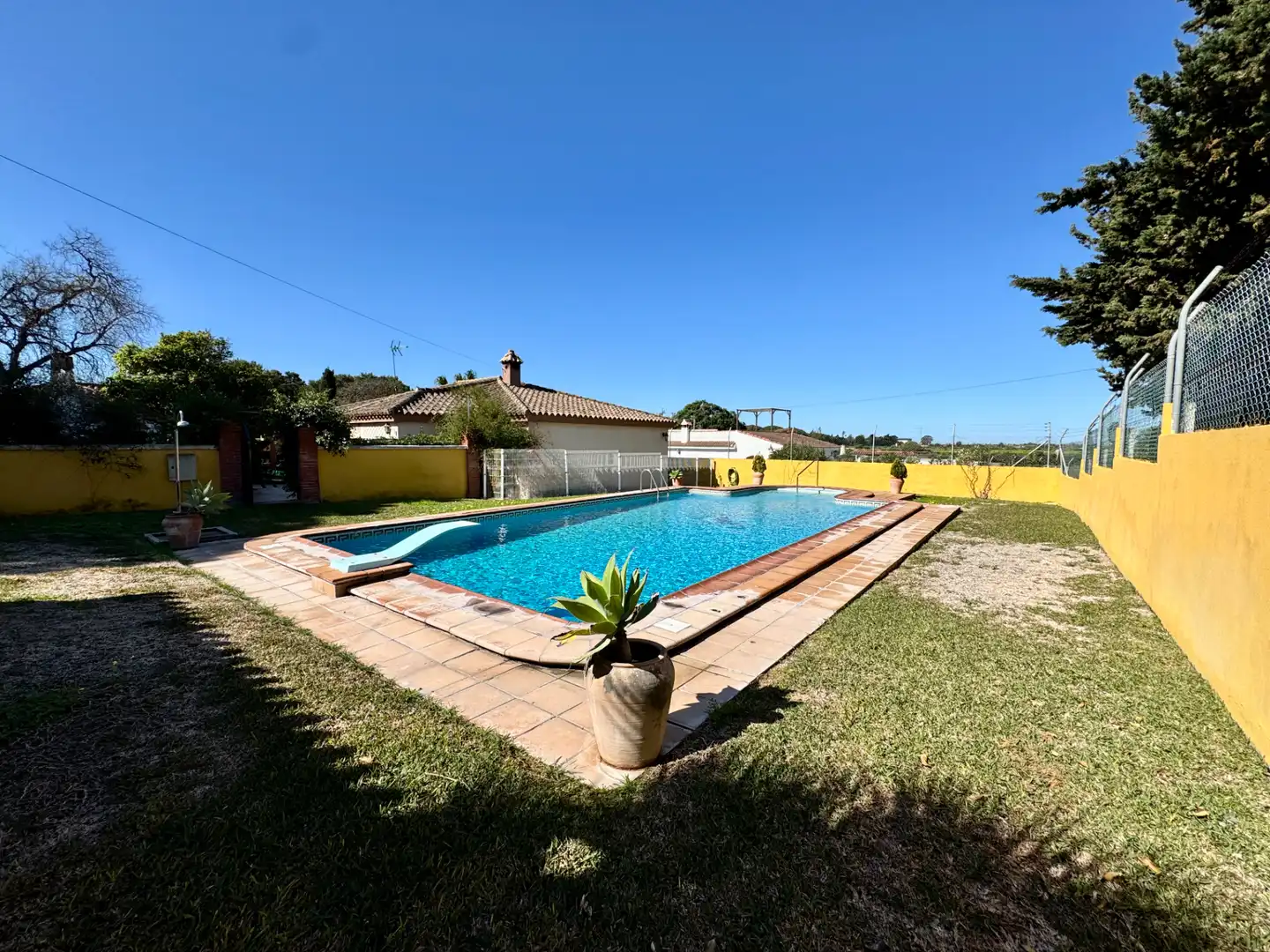 Piscina de Casa o chalet en venta en Chiclana de la Frontera con Aire acondicionado, Calefacción y Jardín privado
