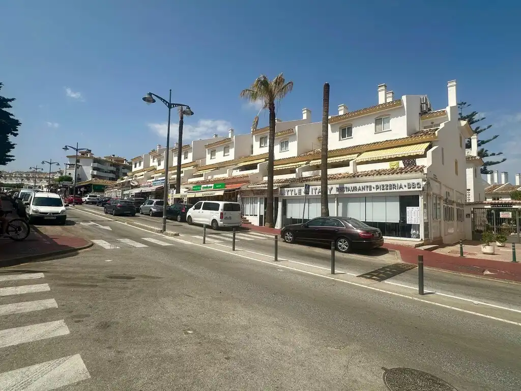 Àtic amb piscina en venda a Calahonda