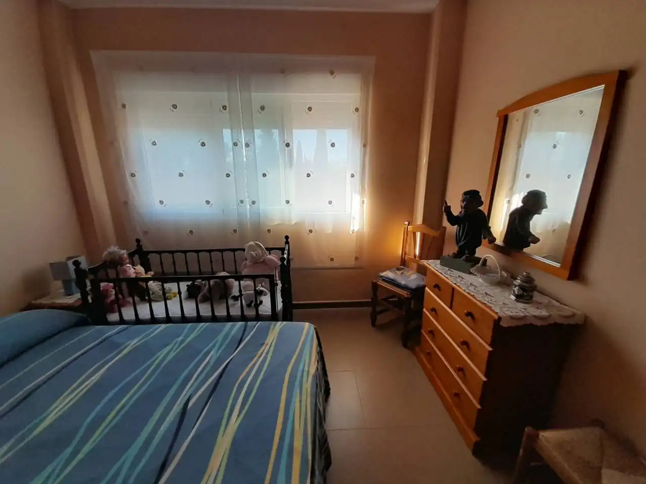 Habitación de Casa adosada en venta en Alborache