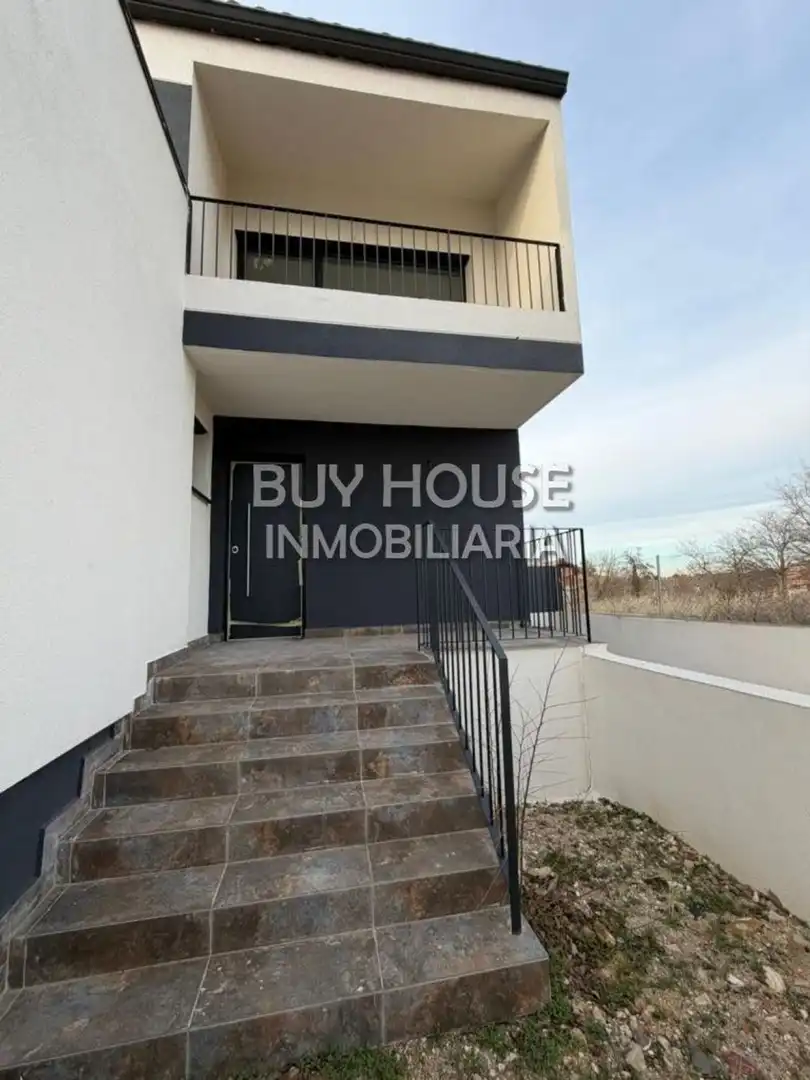 Detached house with balcony for sale in La Montaña - El Cortijo, imagen 3