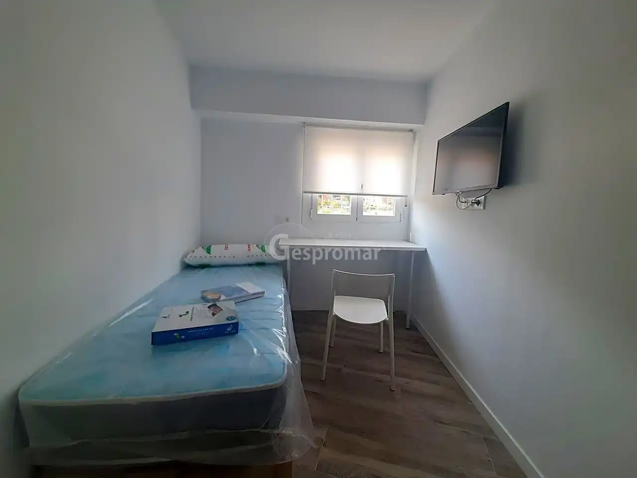 Bedroom of Flat for share in Madrid  with Air Conditioner, Heating and Furnished