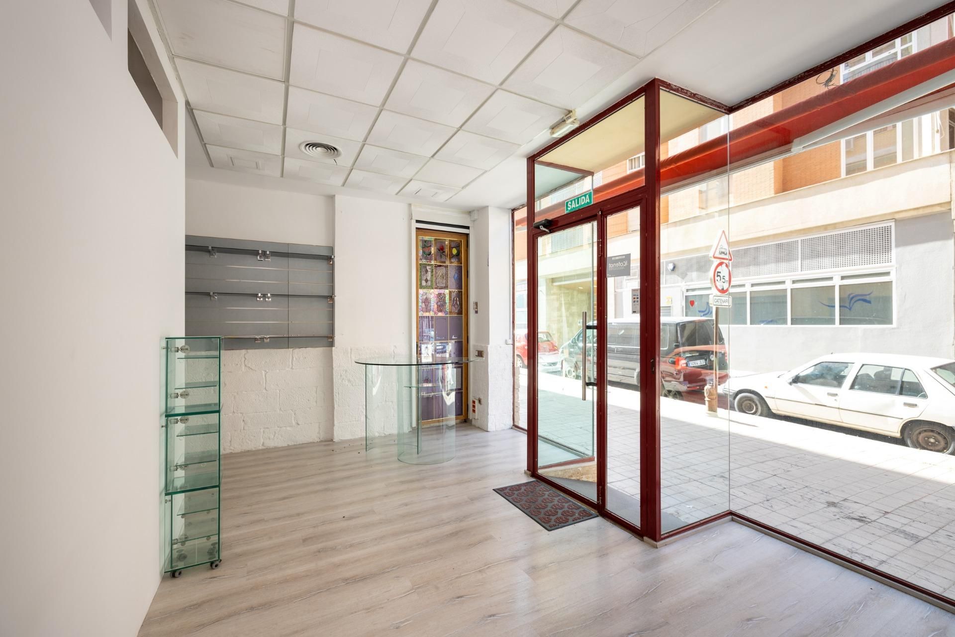 Premises for sale in  Granada Capital