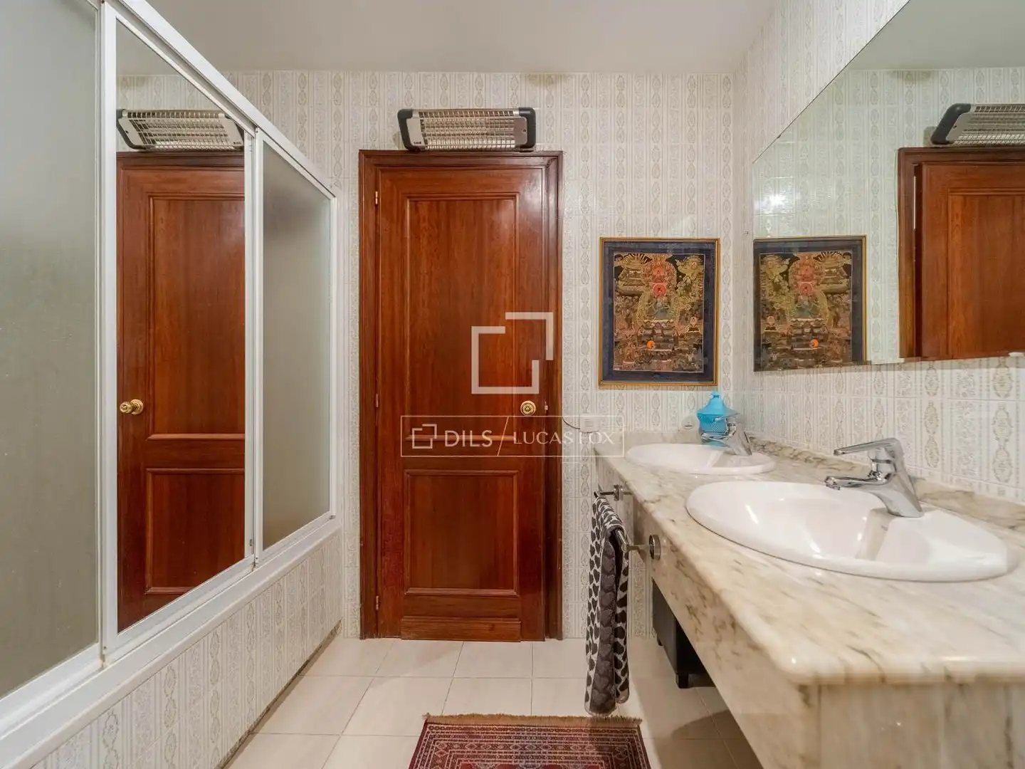 Baño de Piso en venta en Valencia con Calefacción, Terraza y Balcón