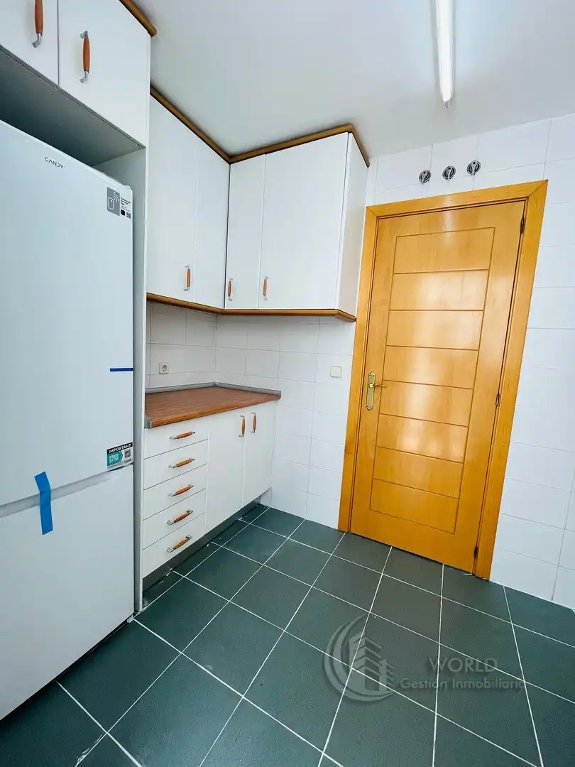Cocina de Piso de alquiler en Madrid con Aire acondicionado, Calefacción y Horno