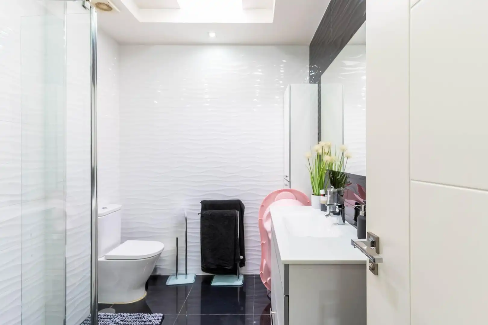 Bathroom of Detached homes for sale in Roquetas de Mar