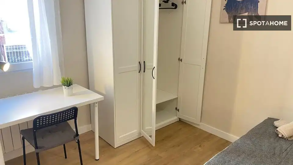 Habitación de Piso de alquiler en Madrid con Aire acondicionado, Calefacción y Amueblado