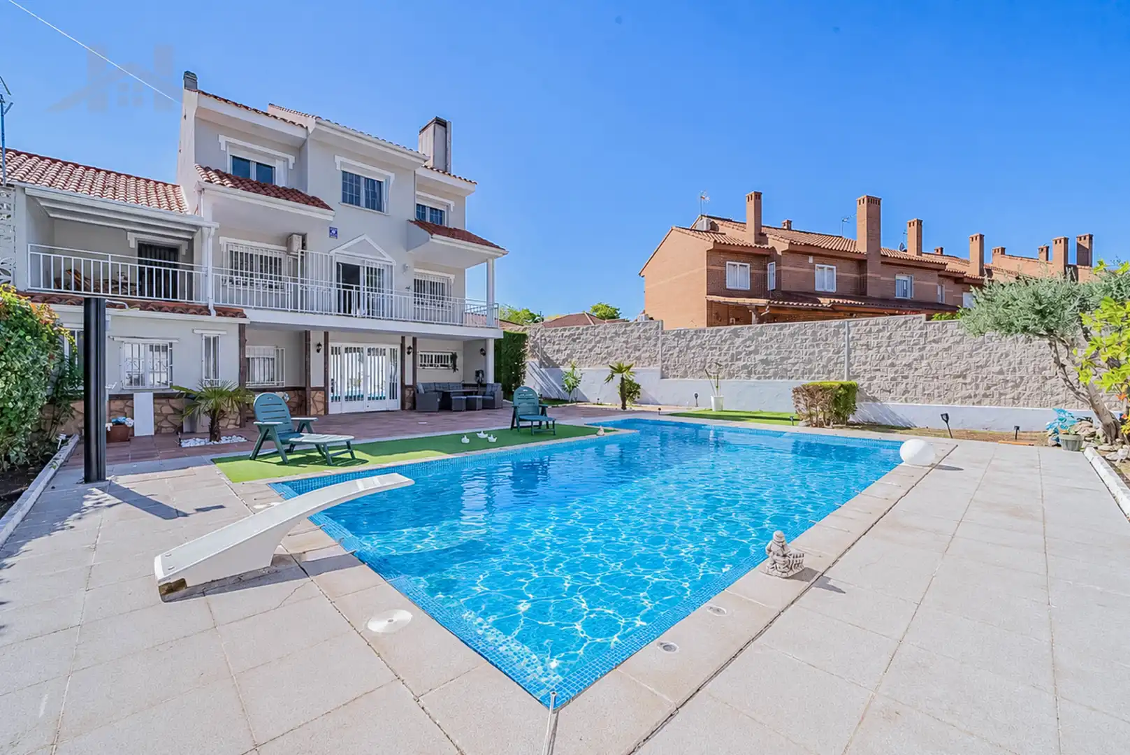 Swimming pool of Houses for sale in Moraleja de Enmedio, Madrid