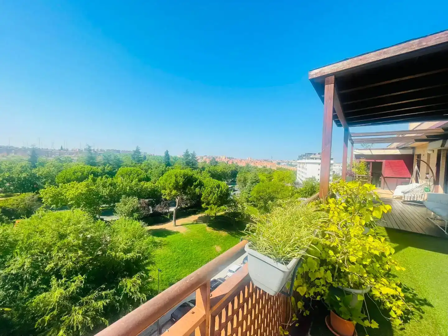 Vista exterior de Ático de alquiler en  Madrid Capital con Aire acondicionado y Piscina