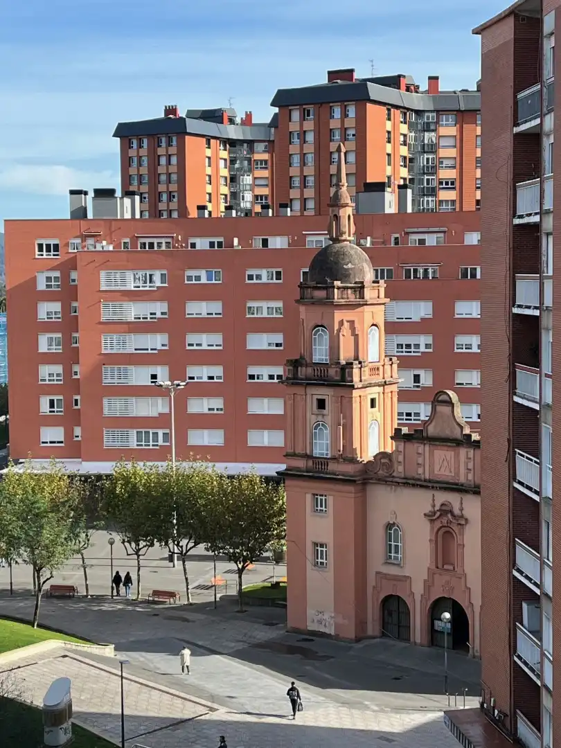 Vista exterior de Pis en venda en Barakaldo  amb Terrassa, Traster i Moblat