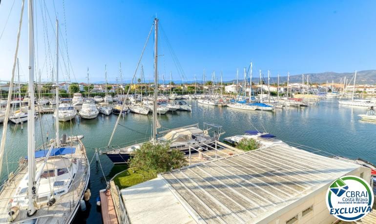 Exterior view of Apartment for sale in Empuriabrava  with Furnished