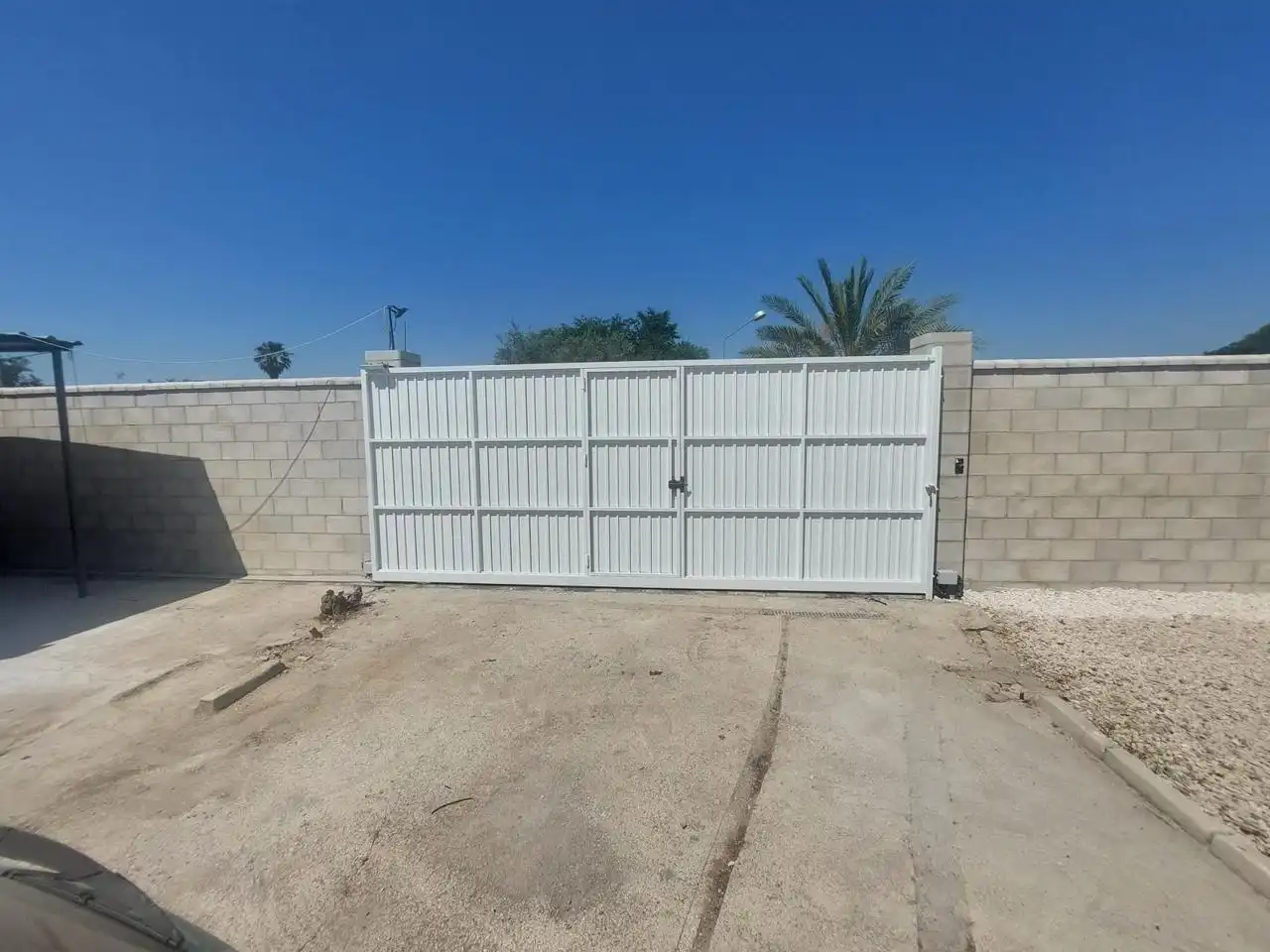 Vista exterior de Casa o chalet en venta en Los Palacios y Villafranca con Aire acondicionado, Jardín privado y Terraza