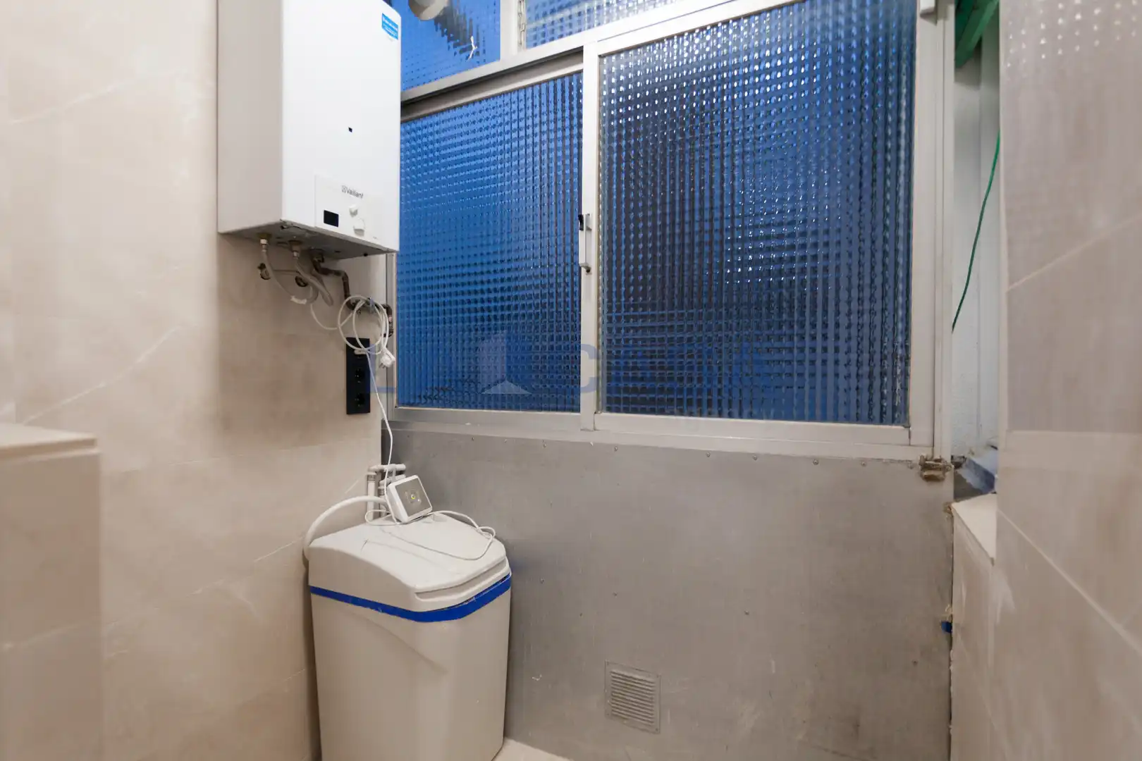 Bany de Àtic en venda en L'Hospitalet de Llobregat amb Balcó
