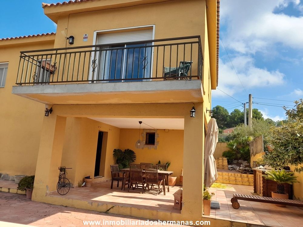 Vista exterior de Casa o xalet en venda en Masllorenç amb Calefacció, Jardí privat i Terrassa