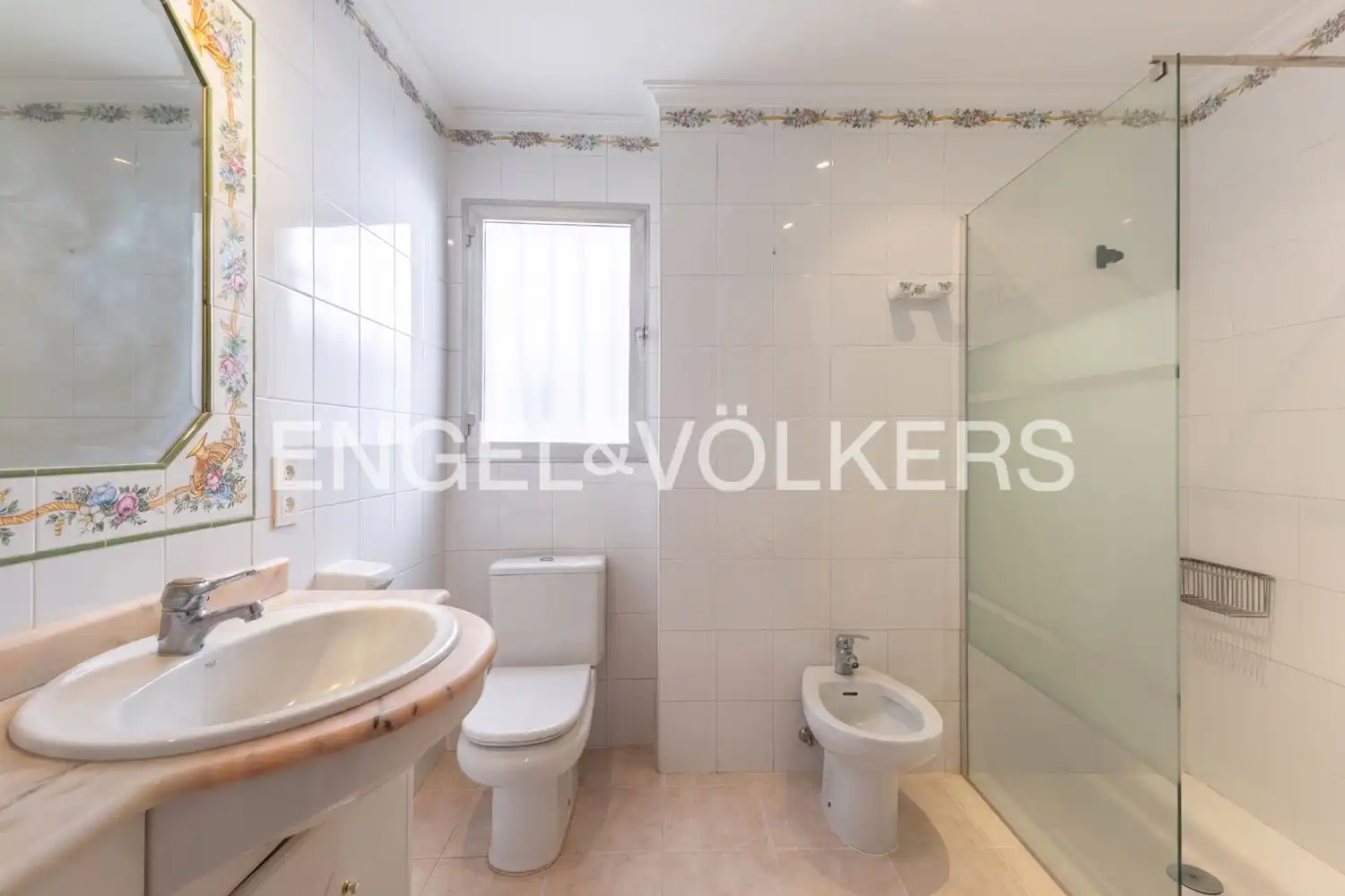 Baño de Piso en venta en Valencia con Calefacción y Balcón