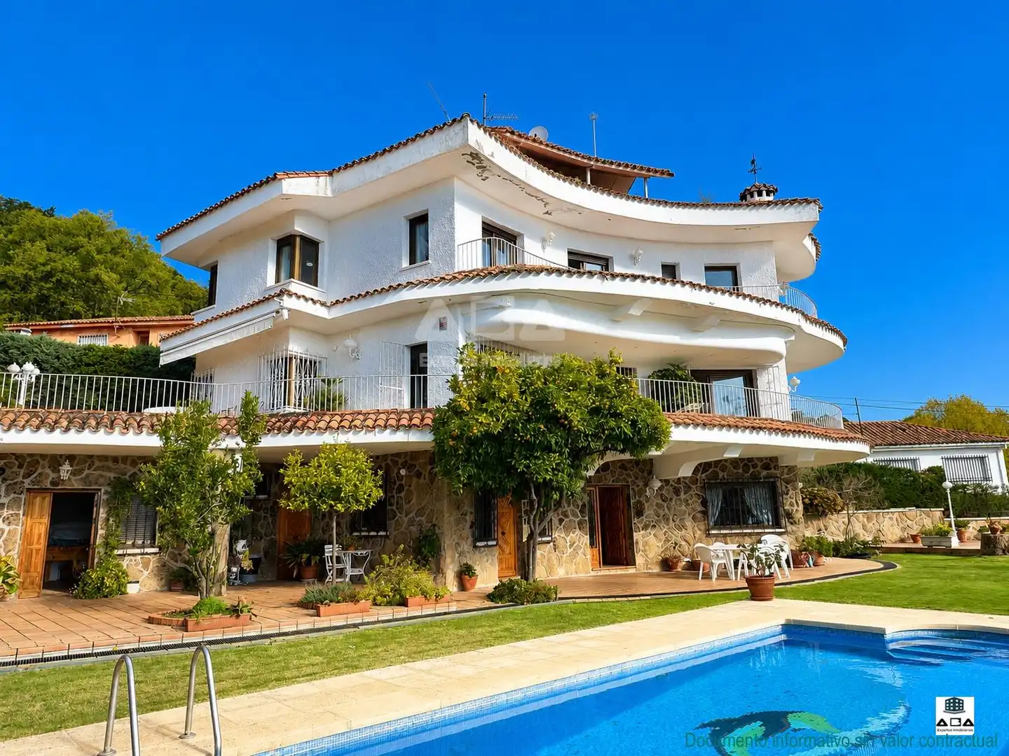 Vista exterior de Casa o chalet en venta en Poyales del Hoyo con Aire acondicionado, Calefacción y Jardín privado