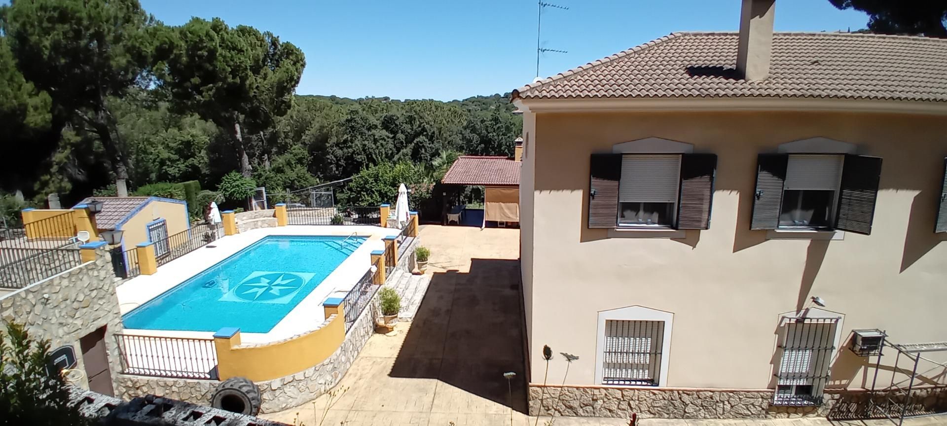 Piscina de Casa o xalet en venda en  Córdoba Capital amb Aire condicionat, Calefacció i Jardí privat