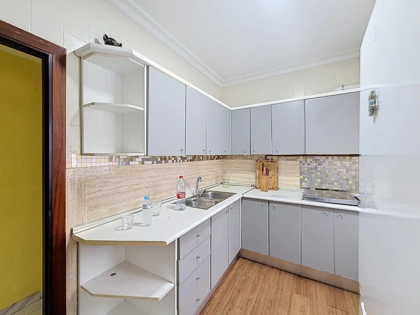 Kitchen of Flat for sale in Sevilla  with Air Conditioner, Terrace and Furnished