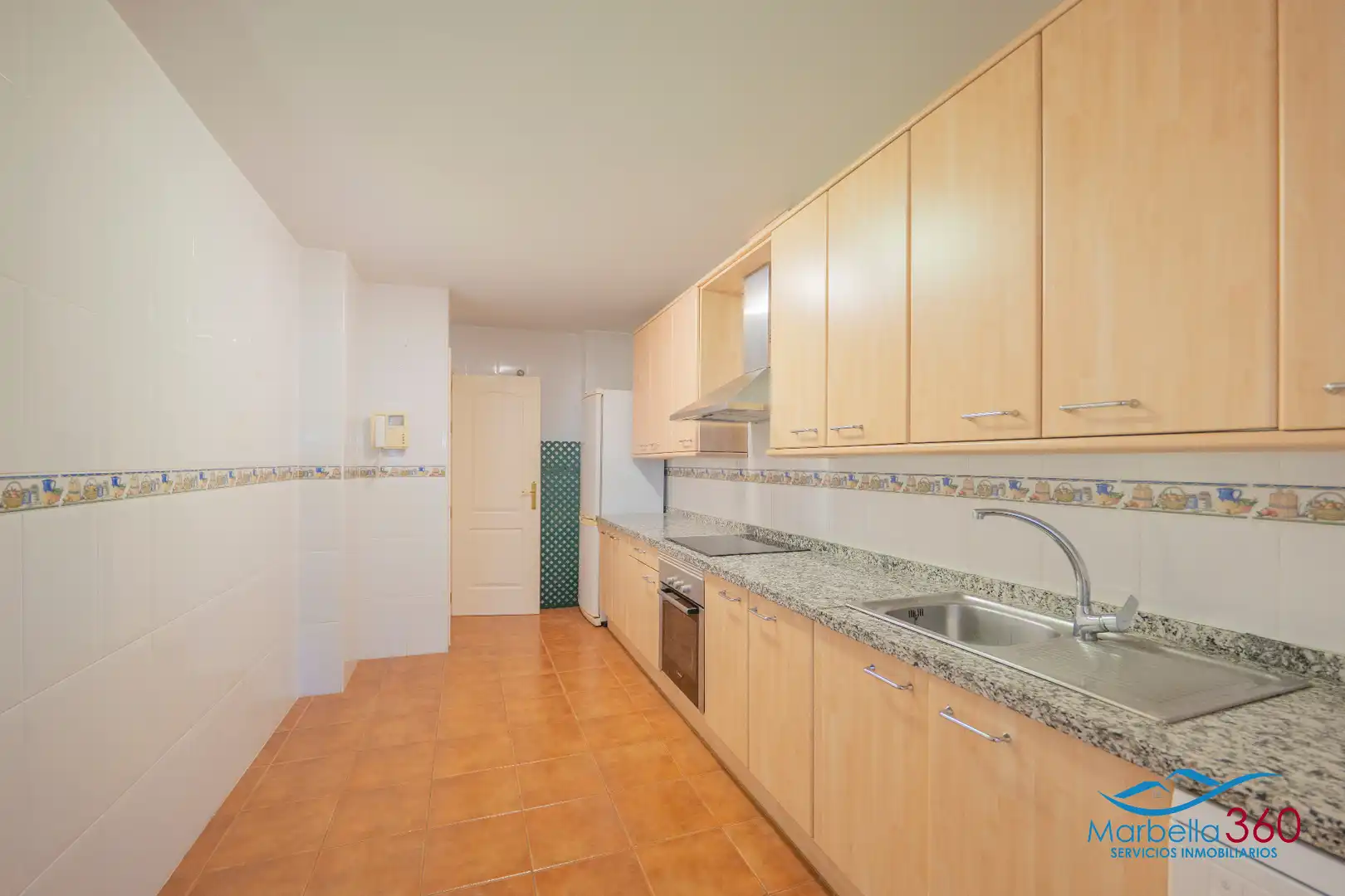 Küche von Wohnung zum Verkauf in Marbella mit Klimaanlage, Terrasse und Abstellraum