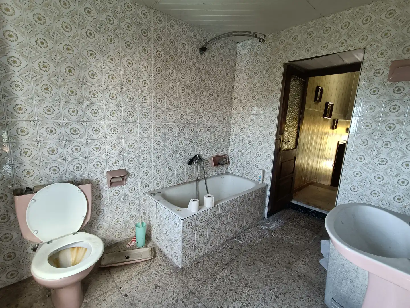 Badezimmer von Einfamilien-Reihenhaus zum Verkauf in Ribeira mit Heizung und Privatgarten