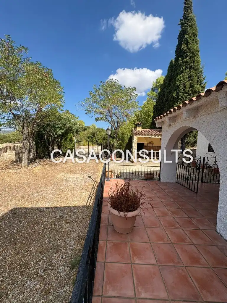 Villa con terrazza in vendita a Sierra Engarcerán